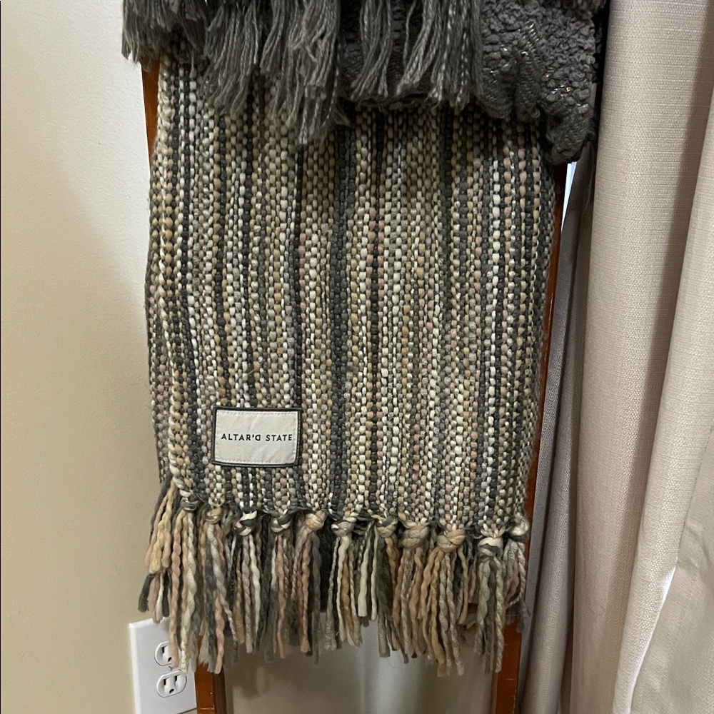 Altar'd State/Lauren Conrad blanket bundle